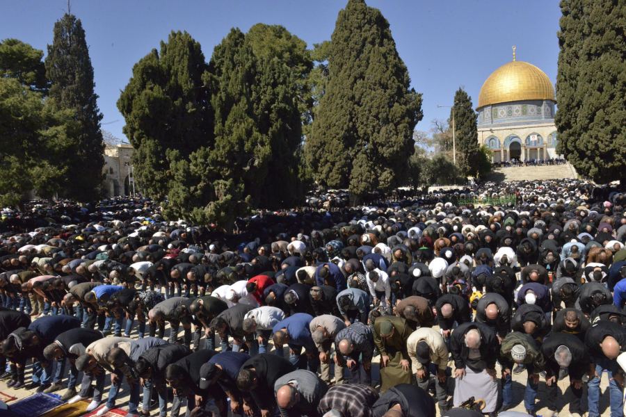 80 ألف مصلٍ في الجمعة الأولى من رمضان بالأقصى